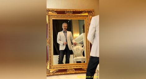 Д-р Александър Рудницки стана модна икона заради приятел