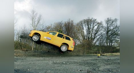 Изцяло новото Volvo XC90 въвежда за първи път в света решение, насочено към опасните катастрофи с внезапно напускане на пътното платно