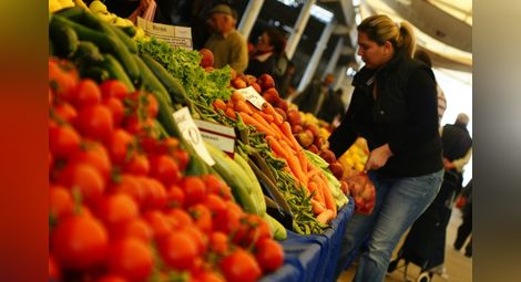 Краставици и зеле поскъпват, цените на плодовете падат