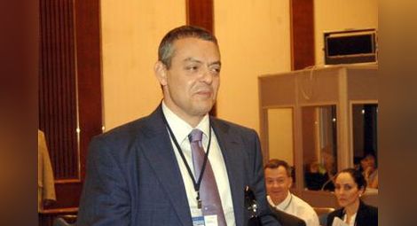 Сертов е консултант на “Обединени енергийни търговци”, бил е в офиса в петък
