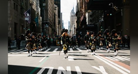 Пищен парад в Ню Йорк за Деня на Свети Патрик
