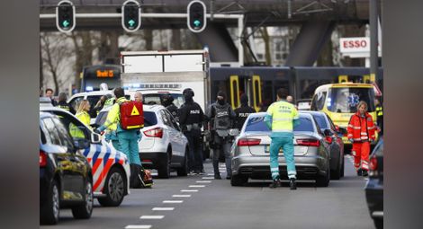 Стрелба в трамвай в холандския град Утрехт, има ранени