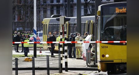 Най-малко един убит и множество ранени при стрелбата в холандския Утрехт