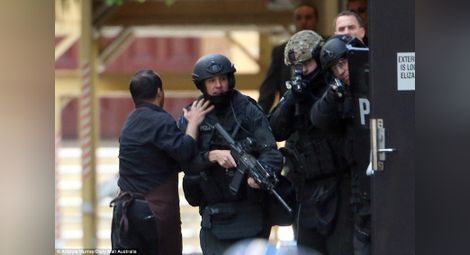 Взривове в кафенето в Сидни, заложниците избягаха
