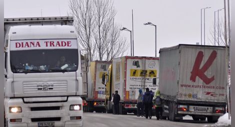 Камионите над 12 тона спират движението си по празниците