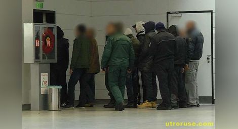13 българи, задържани при операция "Шок-2", са екстрадирани с полет до Рим