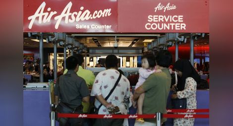 Обрат: Самолетът на Air Asia е кацнал, роднина на пасажер получил есемес? 