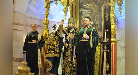 Арменците се поздравиха с Рождество и Богоявление