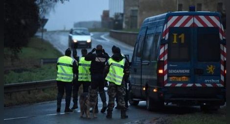 Заложническа драма северно от Париж, двама убити и 20 ранени в престрелката с атентаторите срещу "Шарли ебдо"