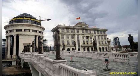 Шрамайер: В спора София-Скопие участват тясно скроени дебелоглави провинциалисти