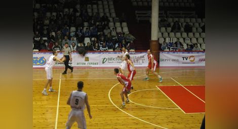 Баскетболният „Дунав“ с неочаквана домакинска грешка срещу „Чавдар“