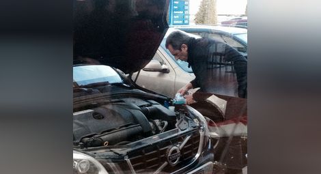 Орешарски си тръгнал от кабинета с нов джип