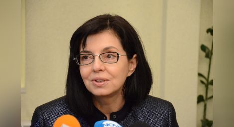 Меглена Кунева: 35 инспектори борят корупцията в 23-милионна Румъния