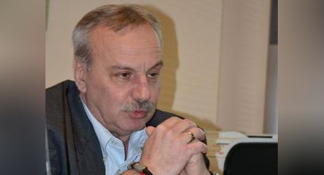 Шефът на БНР Радослав Янкулов: Ще купим по едно радио на бедните в Кърджали - и Би Би Си направи така