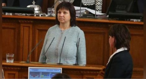 Дариткова спасява задавила се депутатка от ГЕРБ в залата