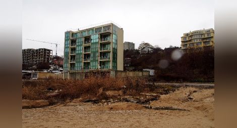 Фекални води от хотели и вили се изливат в морето край Варна /галерия/