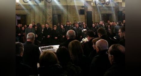 Първанов пред ковчега на Янакиева: Здравето й рухна от омразата и агресията срещу нея!