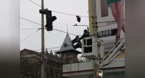 Тролей бутна светофар на възлово кръстовище