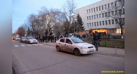 Пожар евакуира по тревога Европейското училище в Русе