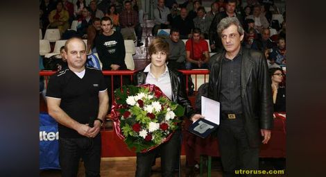 Плакет „Русе” за русенската състезателка по борба Тайбе Юсеин