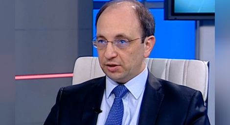 Николай Василев: Не трябва да се вадят пари от частните фондове
