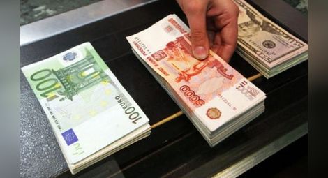 Шок в Русия: Еврото скочи до 79 рубли