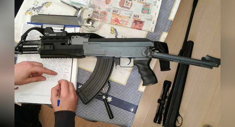 6 задържани при спецоперация за незаконно оръжие в Казанлъшко