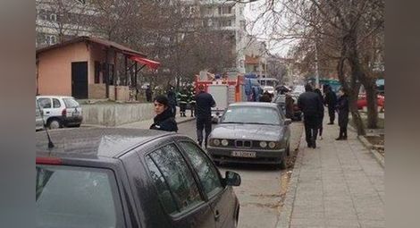 Отцепиха район в бургаския жк "Лазур", има сигнал за бомба