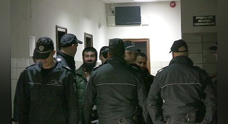 Петима от обвинените в радикален ислям остават в ареста