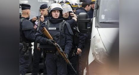 Маскирани откриха стрелба по полицаи в Марсилия