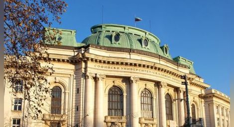 Политици напират да стават професори