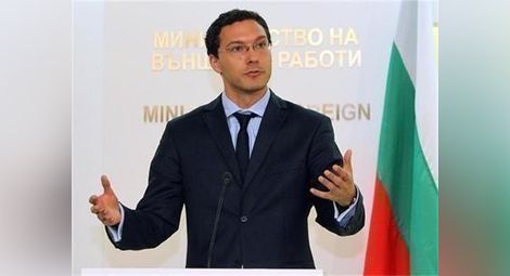 Даниел Митов: Всички истерии, че България ще влиза във война, са пълен абсурд