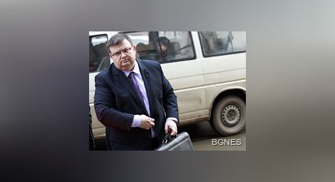 Цацаров: Ще има повдигнати обвинения по аферата "Червеи" - подробности