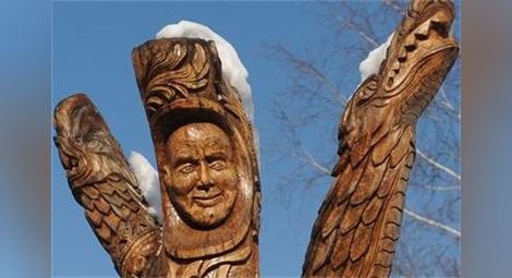 Дървена скулптура на Бойко Борисов краси Банкя, била изненада за премиера