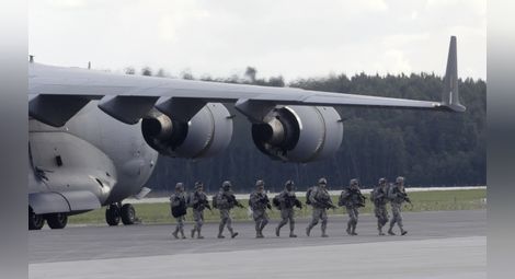 САЩ разполагат бойни самолети в Европа