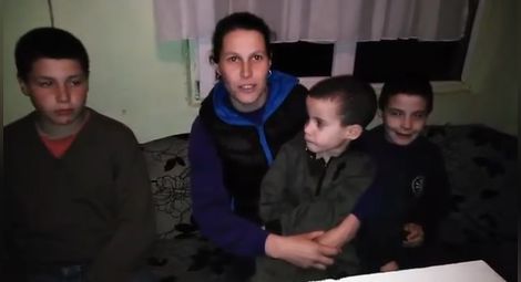 Доброволци и дарители с безценен жест към самотна майка с три деца в Русе