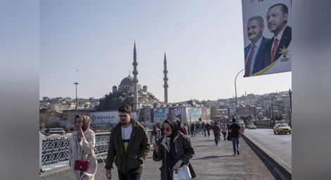 Партията на Ердоган поиска ново преброяване на бюлетините в Истанбул