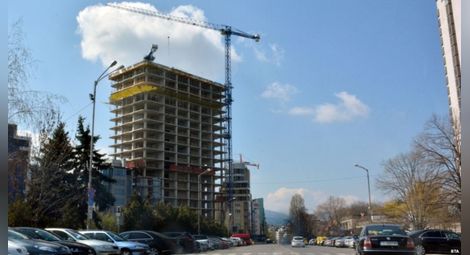 Държавата спира окончателно строежа на небостъргача на „Артекс“