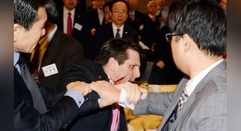 Нападнаха посланика на САЩ в Южна Корея