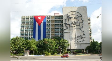 Кубинците вече пътуват свободно по света. И само половината се връщат