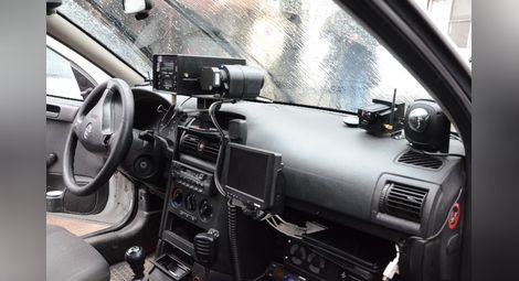 Три патрулки контролират трафика с камери и микрофони