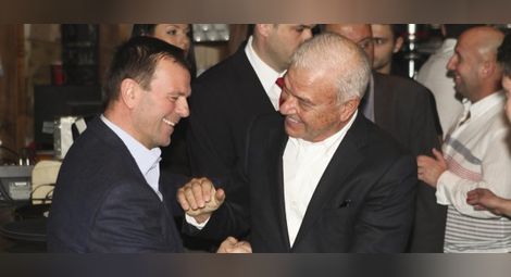 Манджукови напускат ЦСКА заради Стойчо