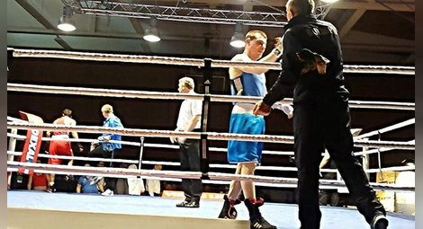 Айрин Исметов бие лошо на ринга в Хелзинки