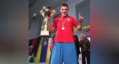 Боксьор №1 на Русе Айрин Исметов вече се бие за софийски клуб