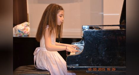 10-годишната Тереза свири в прочутата „Карнеги хол“