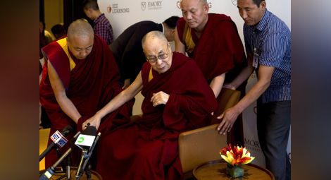 Далай Лама бе приет в болница