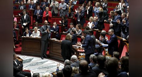 Френската опозиция иска референдум за приватизация