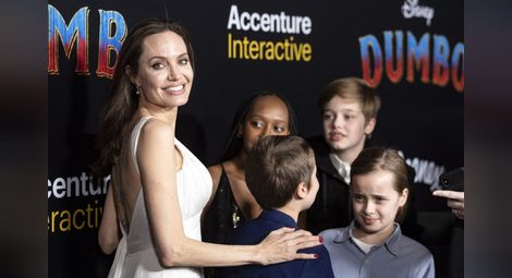 Дъщерята на Анжелина Джоли ще си сменя пола