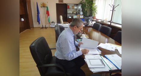 Стефко Бурджиев гарантира с подпис санирането на първите два блока