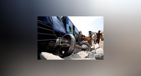 Влакова катастрофа в Индия, 15 загинали